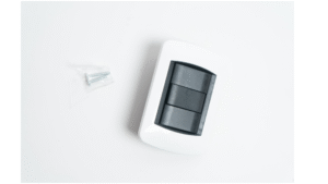 Interruptor Triple P/Empotrar Serie Bv 6A/250V 10A/125V Blanco/Negro
